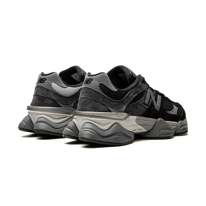 9060 Black Castlerock – Black, Charcoal Grey, Cream