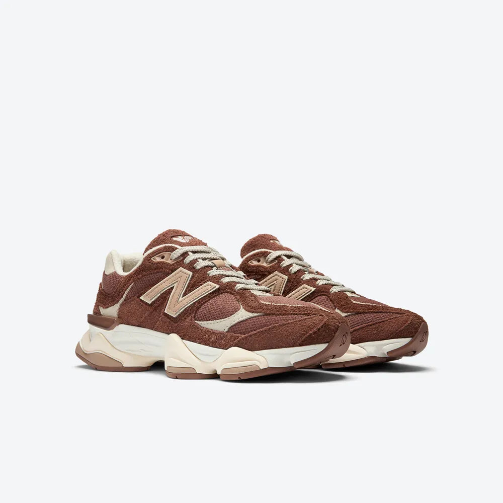 9060 Timberwolf – Rust Brown, Cream