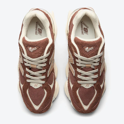 9060 Timberwolf – Rust Brown, Cream