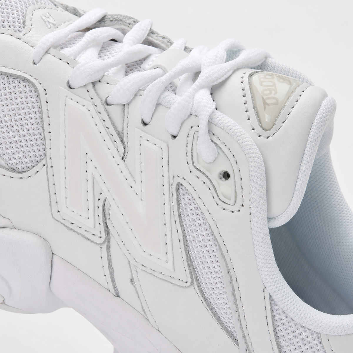 9060 Triple White – White