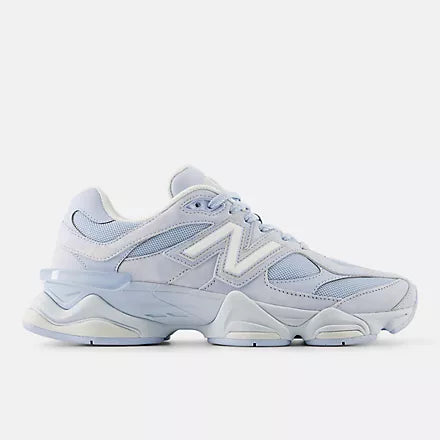 9060 Oxford Blue with Sea Salt – Pale Blue, White