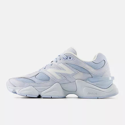9060 Oxford Blue with Sea Salt – Pale Blue, White