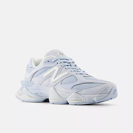 9060 Oxford Blue with Sea Salt – Pale Blue, White